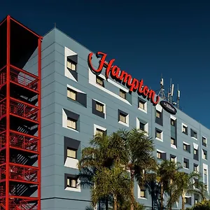 Отель Hampton By Hilton Airport, Гуарульюс